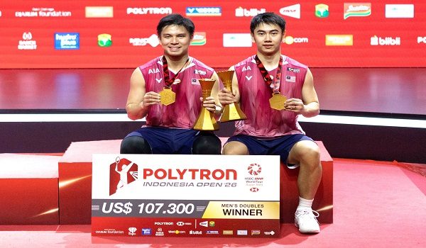 JAKARTA, 7 Jun -- Gandingan beregu Lelaki negara, Goh Sze Fei-dan Nur Izzuddin Mohd Rumsani, muncul Juara Terbuka Indonesia 2026 selepas menewaskan pasangan tuan rumah, Raymond Indra dan Nikolaus Joaquin, pada  perlawanan akhir di Istora Senayan hari ini.

Mereka mencatat kemenangan dalam perlawanan tiga set yang berlangsung selama 49 minit dengan keputusan 13-21, 21-18, 21-10.

-- fotoBERNAMA (2026) HAK CIPTA TERPELIHARA