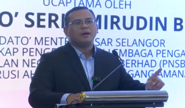 Majlis pertukaran dokumen kerjasama turut disaksikan Menteri Besar Selangor, Datuk Seri Amirudin Shari.