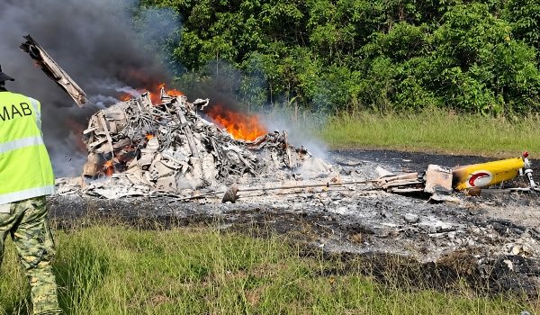 Helikopter Flying Doctor dipercayai membawa lima penumpang terhempas berdekatan Long Lellang STOLport, Marudi/Foto Orang Awam