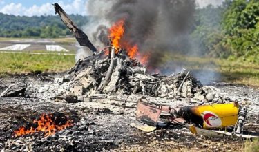 Helikopter Flying Doctor dipercayai membawa lima penumpang terhempas berdekatan Long Lellang STOLport, Marudi/Foto Orang Awam
