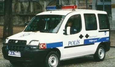 Datuk Bandar Izmir Cemil Tugay mengecam serangan tersebut yang disifatkannya sebagai khianat. - Foto AFP