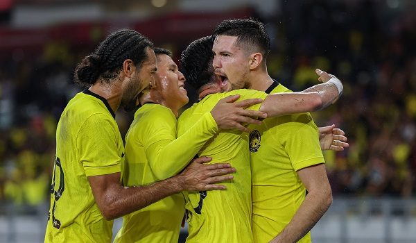 Pemain Malaysia meraikan jaringan yang dihasilkan Romel Oswaldo Morales Ramirez (kanan) pada perlawanan akhir Pesta Bola Merdeka Kuala Lumpur 2024, Malaysia menentang Lubnan di Stadium Nasional Bukit Jalil malam ini/BERNAMA