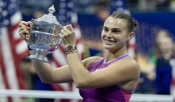 Sabalenka ceria menjulang trofi Terbuka AS / FOTO REUTERS
