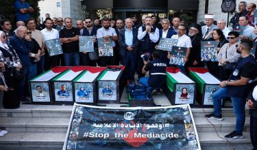 Wartawan Palestin berkumpul mengingati rakan mereka yang terkorban ketika bertugas di Gaza/AFP
