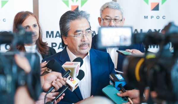 Menteri Perladangan dan Komoditi, Datuk Seri Johari Abdul Ghani/gambar arkib