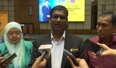 Ketua Pegawai Eksekutif PBAPP, Datuk Ir. K.Pathmanathan (tengah)