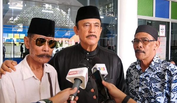 Antara rakan industri yang menghadiri pengebumian allahyarham Aspalela Abdullah
