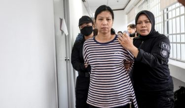 Wanita yang cuba menyerang Sultan Perak Sultan Nazrin Shah ketika sambutan Hari Kebangsaan peringkat negeri pada  Ogos lalu/Foto BERNAMA