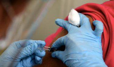 Vaksin Influenza percuma untuk warga emas dengan penyakit kronik merupakan antara inisiatif Kerajaan Negeri Melaka dalam membantu mengurangkan bebanan keluarga B40 / BERNAMA