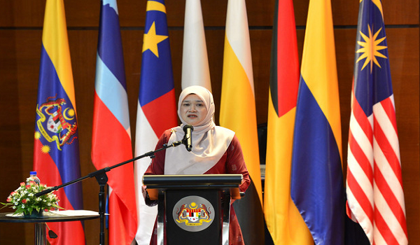 Menteri Pendidikan Fadhlina Sidek menyampaikan ucapan pada Majlis Amanat Tahun Baharu 2026 di Kementerian Pendidikan/BERNAMA