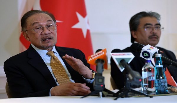 ISTANBUL, 8 Jan -- Perdana Menteri Datuk Seri Anwar Ibrahim menjawab pertanyaan media sebelum mengakhiri lawatan rasmi Perdana Menteri ke Turkiye hari ini.

--fotoBERNAMA (2026) HAK CIPTA TERPELIHARA