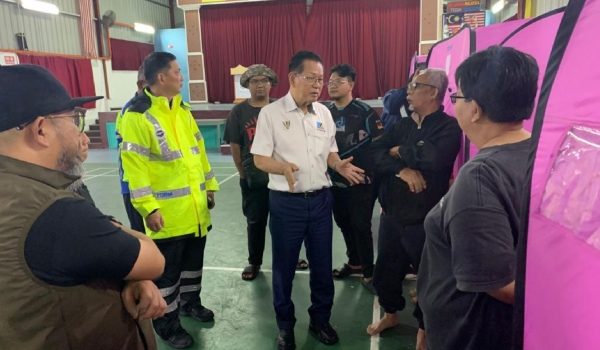 Datuk Seri Lee Kim Shin melawat PPS di kawasan Senadin, Miri