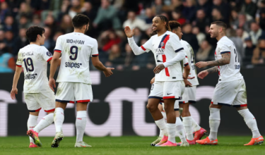 Pemain PSG, Gonçalo Ramos meraikan jaringan gol kedua mereka bersama Bradley Barcola. / Foto REUTERS