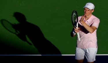 INDIAN WELLS, CALIFORNIA - MARCH 08: Jannik Sinner of Italy celebrates his win against Denis Shapovalov of Canada during Day 5 of the BNP Paribas Open at the Indian Wells Tennis Garden on March 08, 2026 in Indian Wells, California.   Matthew Stockman/Getty Images/AFP (Photo by MATTHEW STOCKMAN / GETTY IMAGES NORTH AMERICA / Getty Images via AFP)