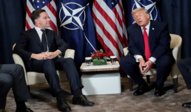 Setiausaha Agung NATO, Mark Rutte (kiri) bersama Presiden   Amerika Syarikat( AS), Donald Trump/REUTERS