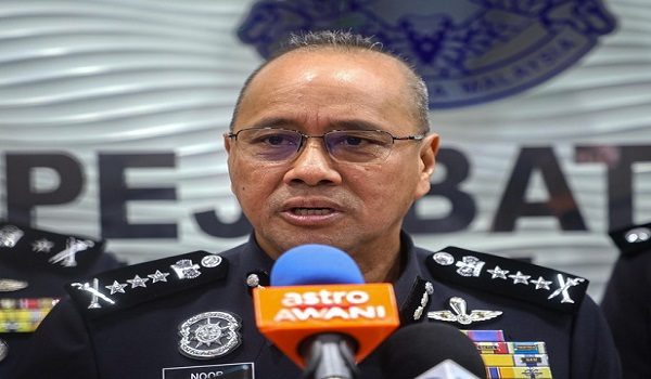 IPOH , 9 April -- Ketua Polis Perak Datuk Noor Hisam Nordin bercakap kepada wartawan pada sidang media di Ibu Pejabat Polis Kontinjen (IPK) Perak hari ini.

Polis menumpaskan satu sindiket penipuan pelaburan kripto tidak wujud yang menyasarkan warga Eropah menerusi serbuan di sebuah inap desa di Bagan Datuk, Selasa lepas.

--fotoBERNAMA (2026) HAK CIPTA TERPELIHARA