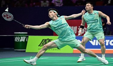 Malaysia's Soh Wooi Yik (L) and Aaron Chia play a point against China's Chen Boyang and Liu Yi during their men's doubles final match at the Badminton Asia Championships in Ningbo, in China's eastern Zhejiang Province on April 13, 2025. (Photo by CN-STR / AFP) / China OUT / CHINA OUT