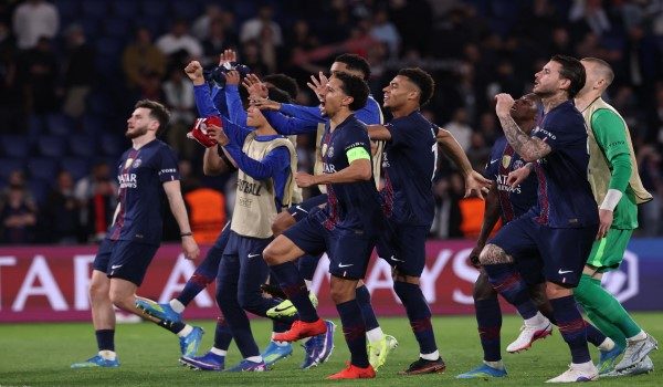 Para pemain PSG meraikan kejayaan menewaskan Liverpool pada suku akhir pertama di Paris/AFP
