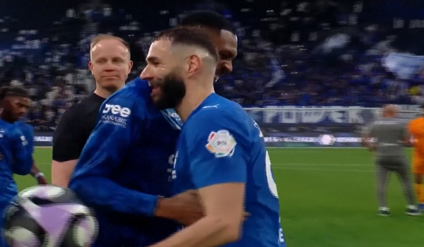 Penyerang Al-Hilal, Karim Benzema meraikan kemenangan bersama rakan sepasukan./REUTERS