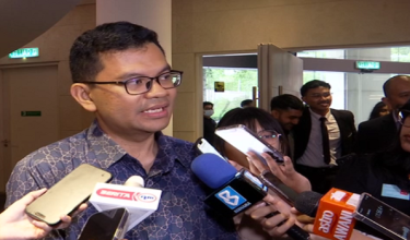 Menteri Ekonomi, Akmal Nasrullah Mohd Nasir ditemui pemberita selepas menjadi panel di Forum Krisis Tenaga 2026 sempena Sidang Kemuncak Ekonomi Universiti Malaya (UMES) di ibu negara/RTM