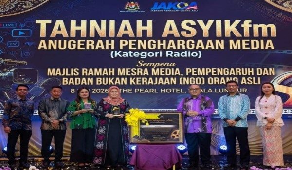 ASYIKfm terima Anugerah Penghargaan Media pertama daripada JAKOA/Foto RTM