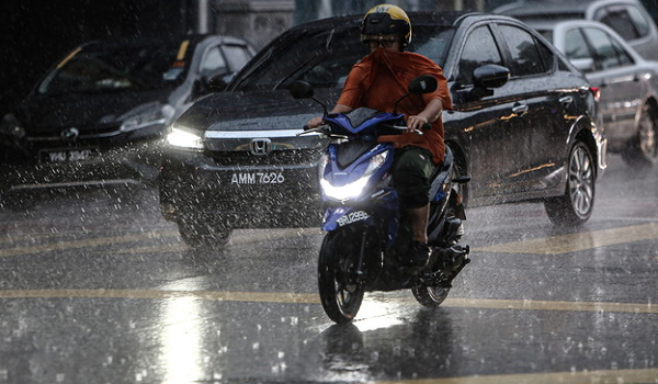 0905 NSL MET HUJAN RIBUT PETIR