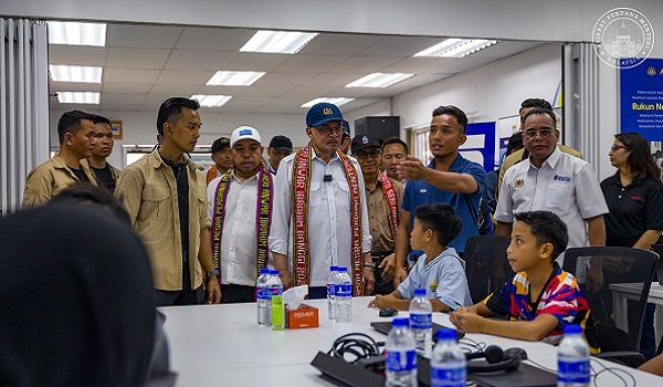 YAB Perdana Menteri, Dato' Seri Anwar Ibrahim semasa Program Ramah Mesra Bersama Masyarakat Pulau Banggi, Sabah. 9 Mei 2026. IZZUDDIN ABD RADZAK/Pejabat Perdana Menteri.

NO SALES; NO ARCHIVE; RESTRICTED TO EDITORIAL USE ONLY. NOTE TO EDITORS: This handout videos may only be used for editorial reporting purposes for the contemporaneous illustration of events, things or the people in the visual or facts mentioned in the caption. Reuse of the videos may require further permission. MANDATORY CREDIT - Izzuddin