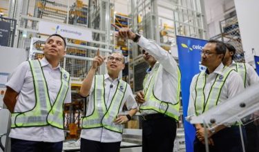 Menteri Komunikasi Datuk Fahmi Fadzil melawat Gudang Pintar Termaju CelcomDigi di Unity Square Persiaran Perusahaan di Shah Alam/Foto BERNAMA