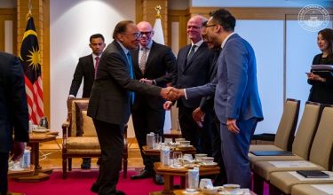 Perdana Menteri, Datuk Seri Anwar Ibrahim mengadakan pertemuan dengan enam syarikat utama Jepun dan antarabangsa iaitu IBM Corporation, Mitsubishi Corporation, ENEOS Corporation, Shizen Energy Inc., DENSO Corporation dan Marubeni Corporation semasa lawatan kerja rasmi di Jepun. - Foto PMO