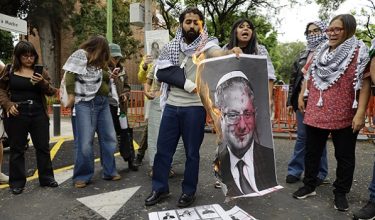 Members of the Mexican delegation of the Global Sumud Flotilla burn photographs of Einat Kranz Neiger, Israel's ambassador to Mexico, and Ben Gvir, Israel's Secretary of State for Security, during a protest outside the Israeli Embassy in Mexico City on May 27, 2026. They hold a press conference after stating they were detained and deported by the Israeli military in international waters while en route to Gaza to deliver humanitarian aid. (Photo by Gerardo Vieyra/NurPhoto)NO USE FRANCE