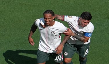 Penyerang baharu Chelsea, Joao Pedro (kiri) meraikan gol kedua jaringannya pada perlawanan separuh akhir Piala Dunia Kelab FIFA menentang Fluminense di di Stadium MetLife, East Rutherford, New Jersey/ Foto AFP