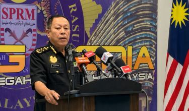 Ketua Pesuruhjaya SPRM, Datuk Seri Abdul Halim Aman pada sidang media di sini