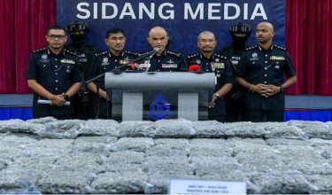 Ketua Polis Selangor Datuk Shazeli Kahar (tengah) dalam sidang media di Shah Alam. Foto/Bernama