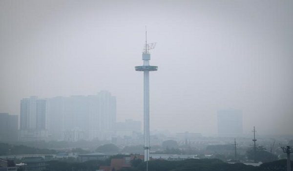 MELAKA, 8 Okt - Menara Taming Sari, antara produk pelancongan ikonik Melaka, kelihatan kabur akibat jerebu yang melanda hari ini.

Menurut data portal APIMS, bacaan IPU setakat 6 petang berada pada tahap tidak sihat di Bandaraya Melaka (175), Alor Gajah (172) dan Bukit Rambai (176).

-fotoBERNAMA (2026) HAK CIPTA TERPELIHARA