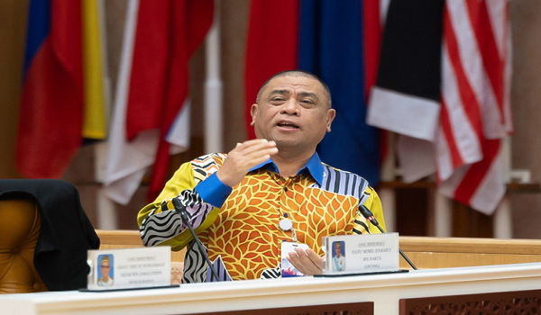 Menteri Besar Datuk Seri Saarani Mohamad