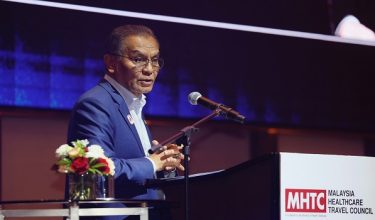 Menteri Kesihatan, Datuk Seri Dr Dzulkefly Ahmad merangkap Pengerusi Malaysia Healthcare Travel Council (MHTC) berucap merasmikan Majlis Anugerah Flagship Medical Tourism Hospital (FMTH) 2025, hari ini/ BERNAMA