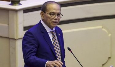 Menteri Besar Pahang, Datuk Seri Wan Rosdy Wan Ismail berucap pada Mesyuarat Ketiga Penggal Keempat Sidang Dewan Undangan Negeri (DUN) Pahang Ke-15 di Wisma Sri Pahang. Foto BERNAMA