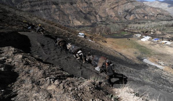 Kerajaan Taliban Afghanistan berusaha menarik pelabur tempatan dan asing untuk mengeksploitasi kekayaan mineral negara itu, termasuk zamrud, delima, emas dan litium yang dianggarkan bernilai AS$1 trilion/Foto AFP