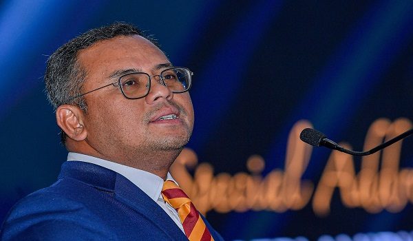 SHAH ALAM, 20 Nov -- Menteri Besar Selangor Datuk Seri Amirudin Shari berucap ketika hadir ke Malam Penganugerahan Pelaburan Selangor 2023/2024 di Pusat Konvensyen Setia City, Setia Alam hari ini.

--fotoBERNAMA (2025) HAK CIPTA TERPELIHARA