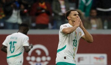 Penyerang Senegal, Iliman Ndiaye (#13), meraikan jaringan pertama pasukannya dalam perlawanan suku akhir Piala Negara-Negara Afrika (AFCON) menentang Mali di Grand Stadium, Tangiers / Foto AFP