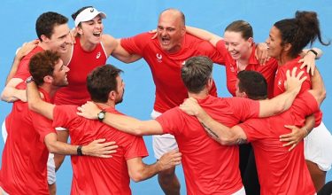 Pasukan Switzerland meraikan kejayaan mara ke final selepas menewaskan Belgium pada kejohanan tenis Piala United di Sydney, Australia/ REUTERS