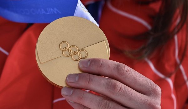 Pingat emas yang diraih atlet ski bebas slopestyle wanita, Mathilde Gremaud dari Switzerland, pada Sukan Olimpik Musim Sejuk Milano Cortina 2026/AFP