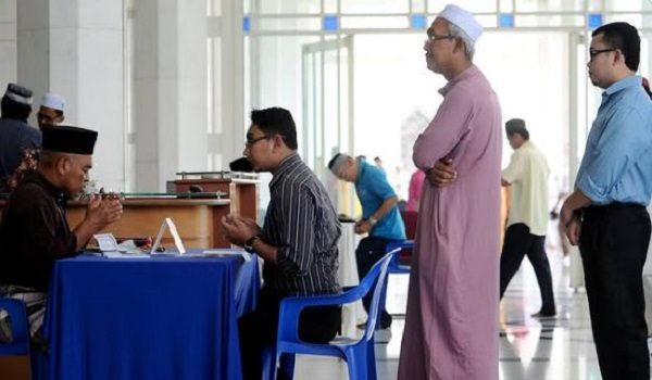 Zakat fitrah boleh ditunaikan menerusi amil yang dilantik oleh MAIWP. Foto/BERNAMA