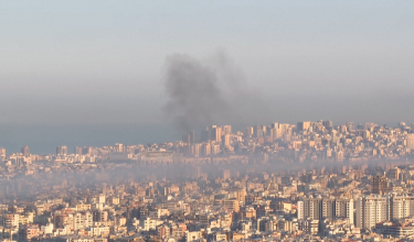 Kepulan asap kelihatan di pinggir selatan Beirut susulan serangan terbaharu Israel. / REUTERS