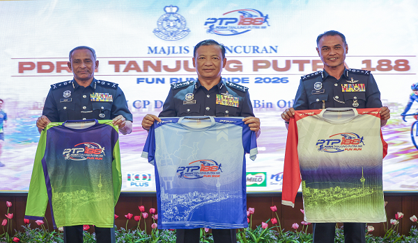 Ketua Polis Pahang Datuk Seri Yahaya Othman (tengah) melancarkan PDRM Tanjung Putra 188 Fun Run & Fun Ride 2026 di Ibu Pejabat Polis Pahang hari ini./BERNAMA