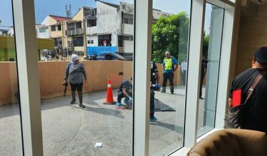 Lokasi bayi ditemukan maut, dipercayai dicampak dari aras tinggi sebuah kondominium di Sri Petaling, semalam