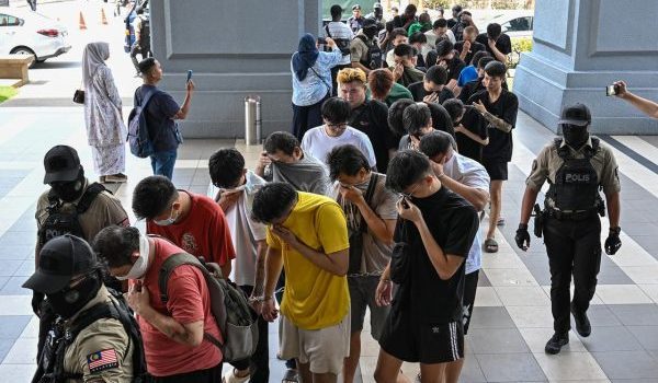 34 lelaki didenda selepas kesemua mereka mengaku bersalah menyertai rusuhan di sebuah pusat hiburan di Cheras minggu lepas/Foto BERNAMA