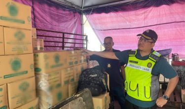 215 peket minyak masak bersubsidi dirampas dalam serbuan pada 7 April lalu/Foto KPDN Mantin