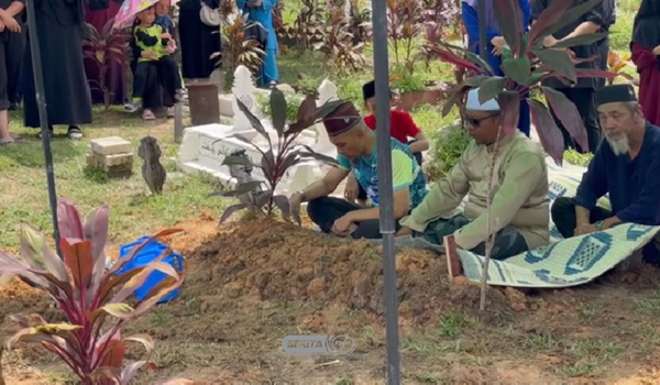 Allahyarham Mohd Fadhil Tan Razman Tan selamat dikebumikan di Tanah Perkuburan Islam Jalan Bendahara, Ipoh