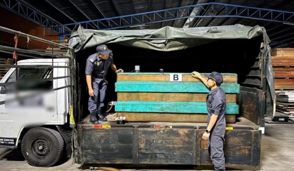 KPDN Perak  merampas dan menyita 5,070 liter minyak diesel hasil serbuan ke atas sebuah premis perniagaan kayu dan perkakasan di Kampung Raja Hitam/ KPDN Perak